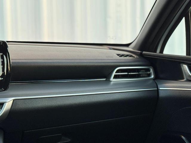 Photo of 2022 Glacial White Pearl Kia K5