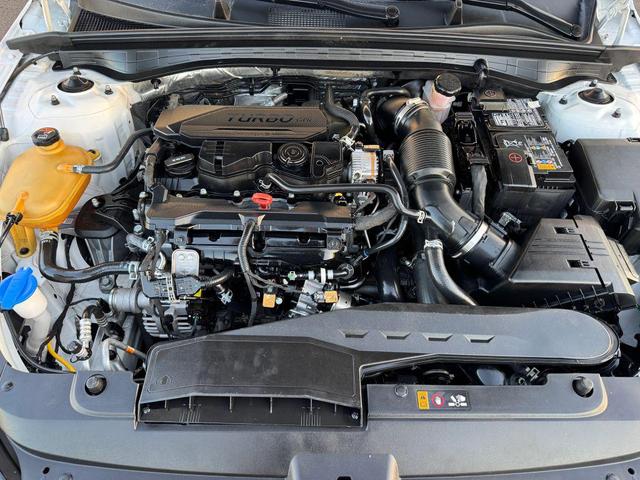 Photo of 2022 Glacial White Pearl Kia K5