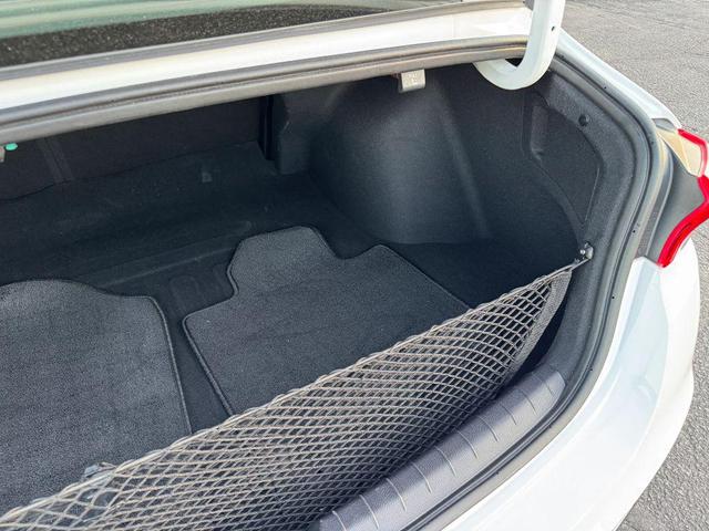 Photo of 2022 Glacial White Pearl Kia K5