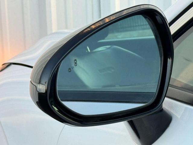 Photo of 2022 Glacial White Pearl Kia K5