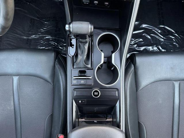 Photo of 2022 Glacial White Pearl Kia K5
