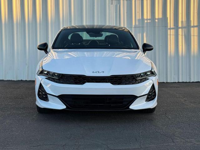Photo of 2022 Glacial White Pearl Kia K5