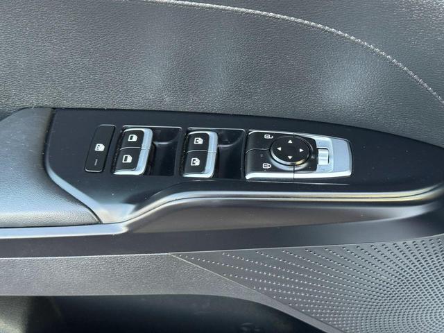 Photo of 2022 Glacial White Pearl Kia K5