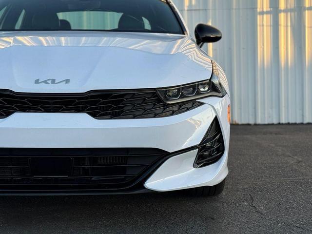 Photo of 2022 Glacial White Pearl Kia K5