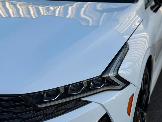 Photo of 2022 Glacial White Pearl Kia K5