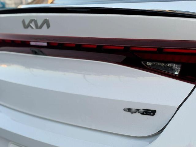 Photo of 2022 Glacial White Pearl Kia K5