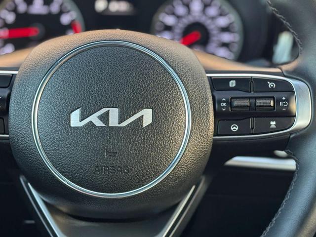 Photo of 2022 Glacial White Pearl Kia K5