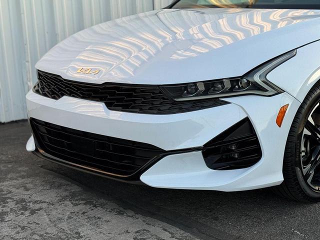 Photo of 2022 Glacial White Pearl Kia K5