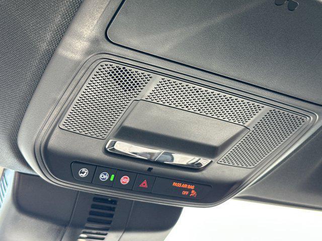 Photo of 2025 Mosaic Black Metallic Chevrolet Traverse