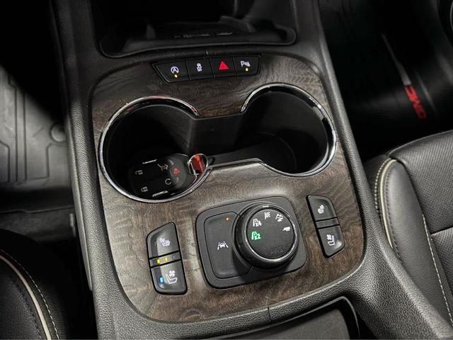 Photo of 2020 White Frost Tricoat GMC Acadia