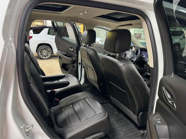 Photo of 2020 White Frost Tricoat GMC Acadia