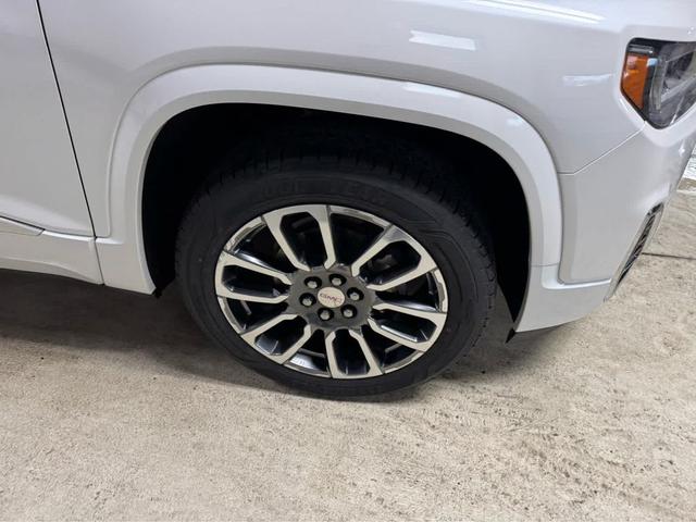 Photo of 2020 White Frost Tricoat GMC Acadia