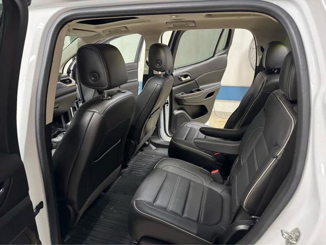 Photo of 2020 White Frost Tricoat GMC Acadia