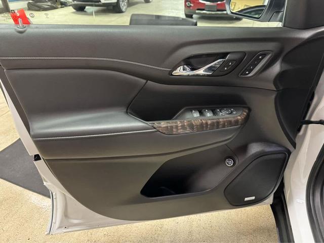 Photo of 2020 White Frost Tricoat GMC Acadia
