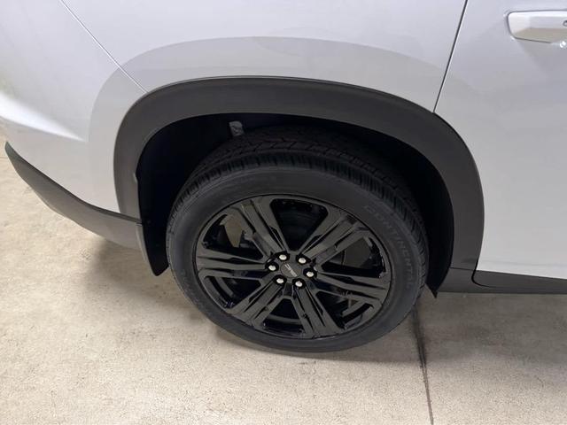 Photo of 2026 Summit White GMC Acadia