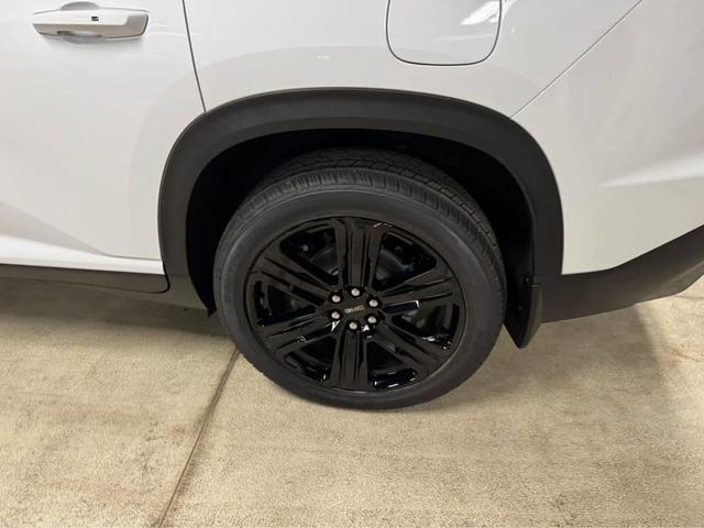 Photo of 2026 Summit White GMC Acadia