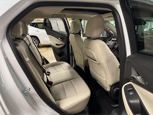 Photo of 2024 White Frost Tricoat Buick Encore GX