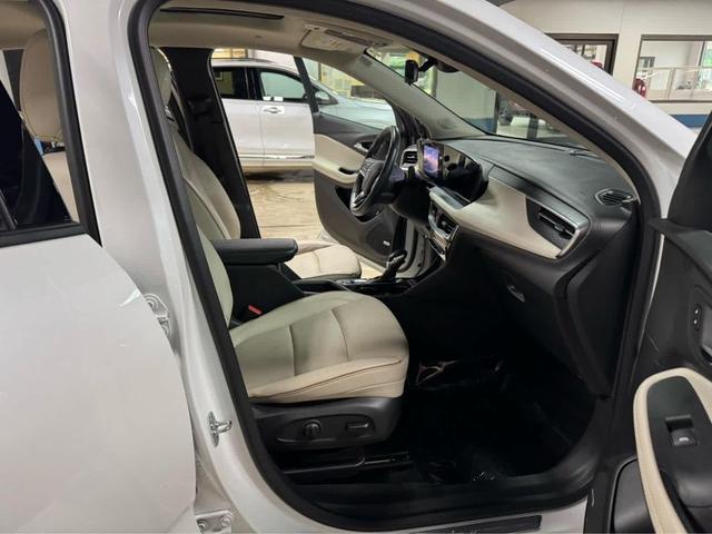 Photo of 2024 White Frost Tricoat Buick Encore GX
