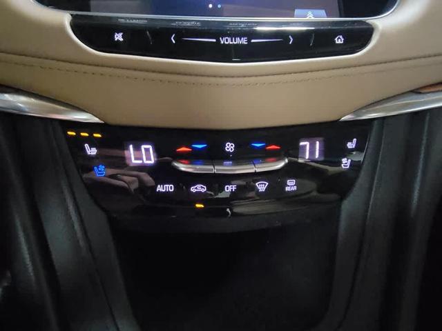 Photo of 2019 Crystal White Tricoat Cadillac XT5