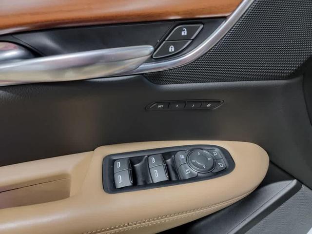 Photo of 2019 Crystal White Tricoat Cadillac XT5