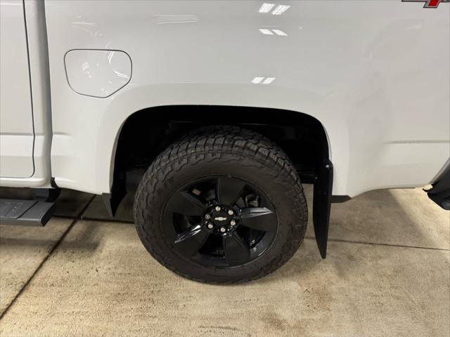 Photo of 2018 Summit White Chevrolet Colorado