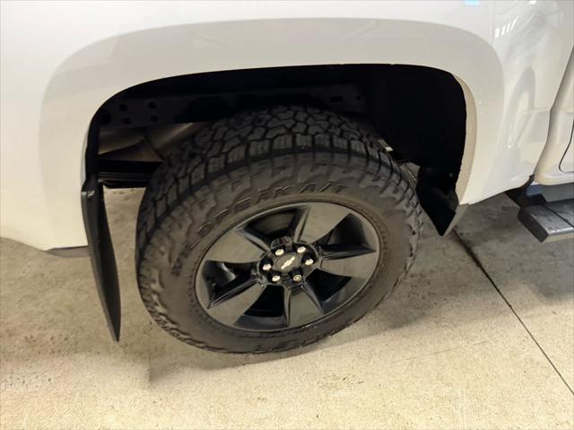 Photo of 2018 Summit White Chevrolet Colorado