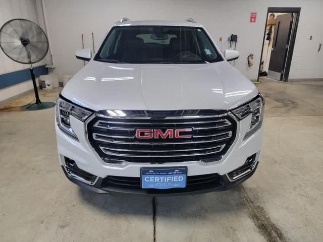 Photo of 2024 White Frost Tricoat GMC Terrain