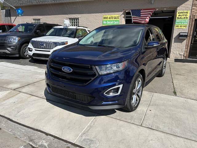 Photo of 2016 White Platinum Metallic Tri-Coat Ford Edge