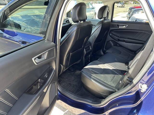 Photo of 2016 White Platinum Metallic Tri-Coat Ford Edge