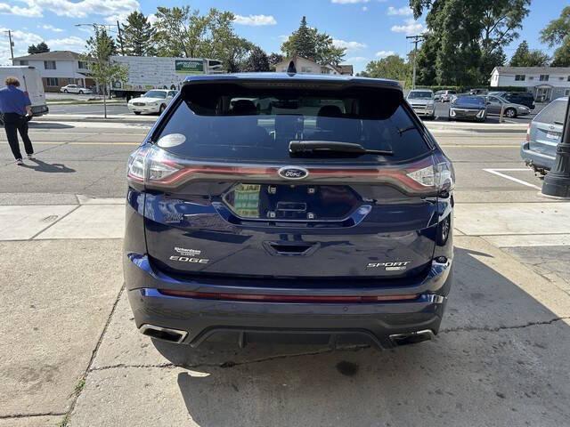 Photo of 2016 White Platinum Metallic Tri-Coat Ford Edge