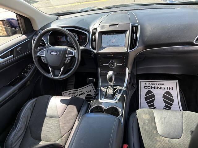 Photo of 2016 White Platinum Metallic Tri-Coat Ford Edge
