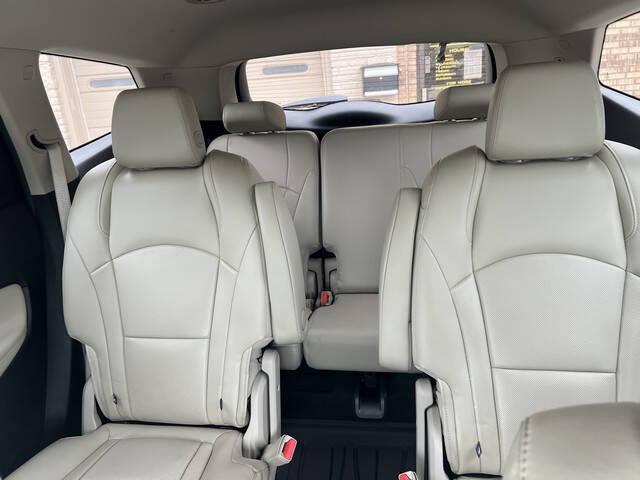 Photo of 2018 MROON Buick Enclave