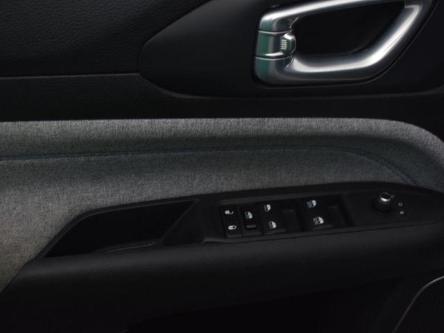 Photo of 2023 Bright White Clearcoat Jeep Compass