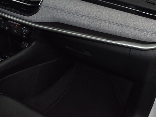 Photo of 2023 Bright White Clearcoat Jeep Compass