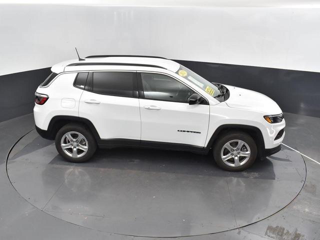 Photo of 2023 Bright White Clearcoat Jeep Compass
