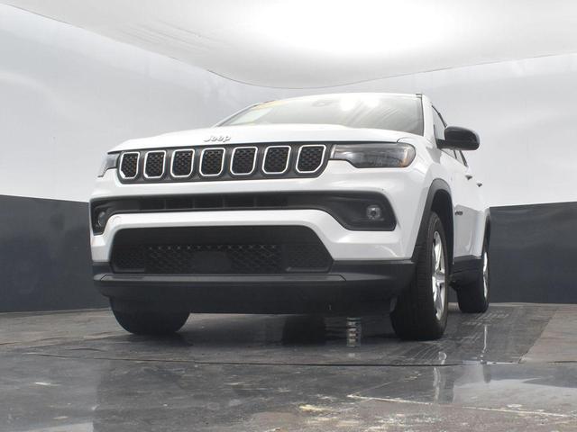 Photo of 2023 Bright White Clearcoat Jeep Compass