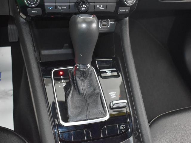 Photo of 2023 Bright White Clearcoat Jeep Compass