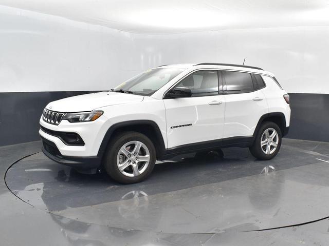 Photo of 2023 Bright White Clearcoat Jeep Compass