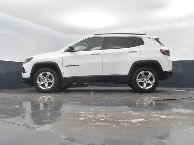 Photo of 2023 Bright White Clearcoat Jeep Compass