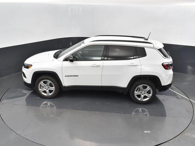 Photo of 2023 Bright White Clearcoat Jeep Compass