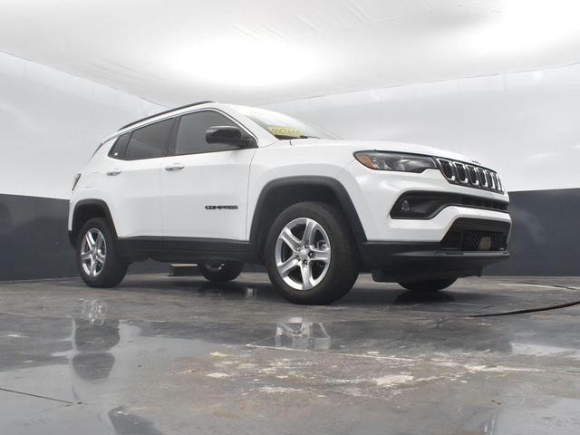 Photo of 2023 Bright White Clearcoat Jeep Compass