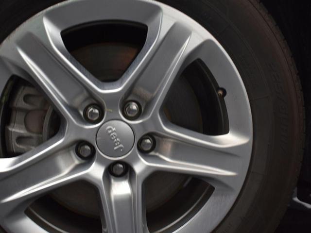 Photo of 2023 Bright White Clearcoat Jeep Compass