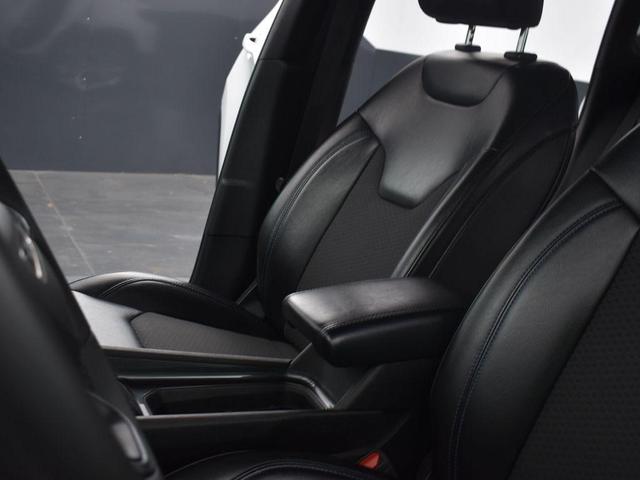 Photo of 2023 Bright White Clearcoat Jeep Compass