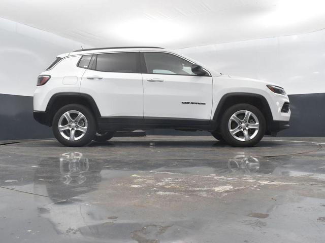 Photo of 2023 Bright White Clearcoat Jeep Compass