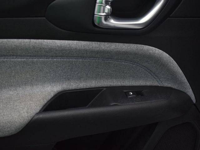 Photo of 2023 Bright White Clearcoat Jeep Compass