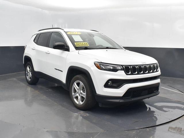 Photo of 2023 Bright White Clearcoat Jeep Compass