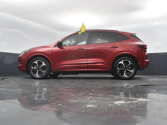 Photo of 2023 Rapid Red Metallic Tinted Clearcoat Ford Escape