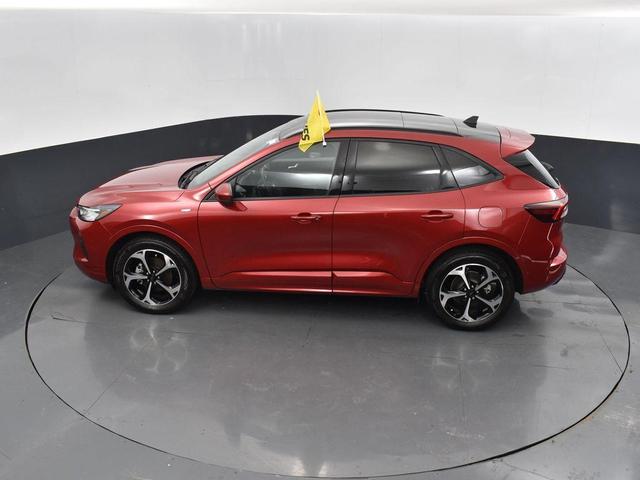 Photo of 2023 Rapid Red Metallic Tinted Clearcoat Ford Escape