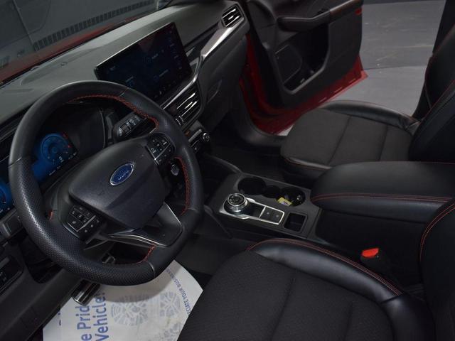 Photo of 2023 Rapid Red Metallic Tinted Clearcoat Ford Escape