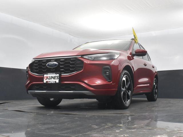 Photo of 2023 Rapid Red Metallic Tinted Clearcoat Ford Escape